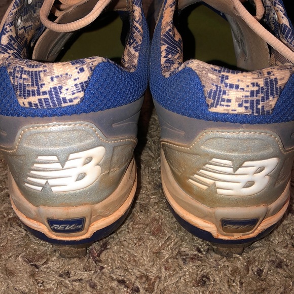 Men’s Metal New Balance Cleats (baseball softball) - Picture 3 of 8